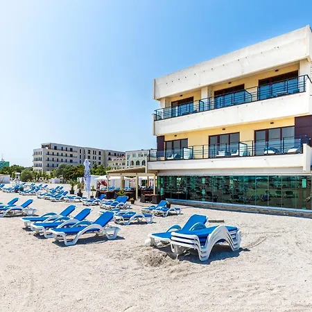 By Tony Hotel Mamaia