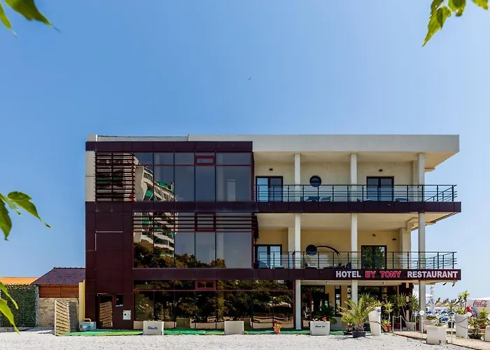 מלון By Tony