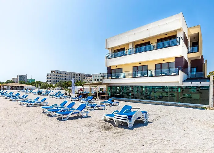 By Tony מלון מאמאיה