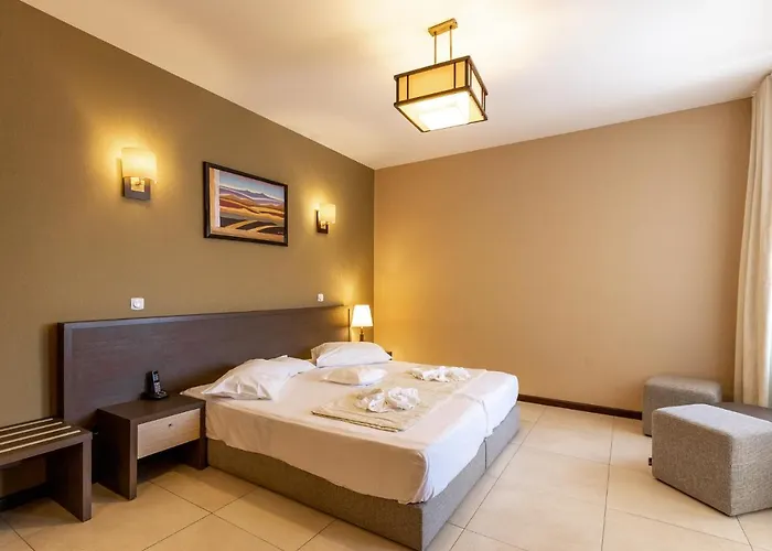 By Tony מלון מאמאיה